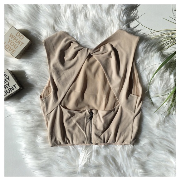 ALICE + OLIVIA TWIST BACK CREAM JERSEY CROP TOP - Picture 7 of 8